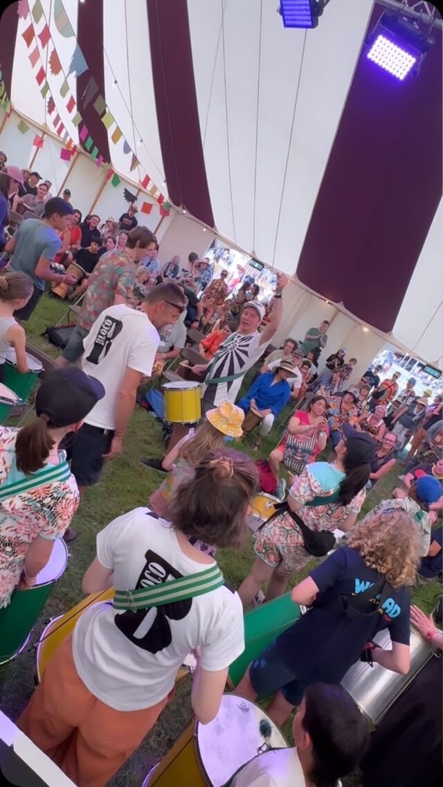 @womadfestival Samba taster 🇧🇷 

Thank you to everyone who came to this workshop. We had a lot of fun bringing all the elements of a samba ‘bateria’ together to find and feel the groove 🎶 

JOIN US!!
We run drumming classes in Bristol every Thursday from 18:30 - 20:00 at Pirate Studios, BS5. 
Get in touch for more info or to book your place. 

We have an amazing, supportive community! Come along to one of our sessions. First class is free then you have the option to pay weekly drop-in rates or monthly membership for extra perks 🥁 

Thank you to Mandy from the WOMAD team, to Gary @musicworldwideuk for welcoming us to the World Rhythms line-up, and to our friends at @olasambadrumming for use of their beautiful drums 💚💛

VAMOS SAMBAR!! 

#samba #sambadance #sambadrumming #womad2024 #womadfestival #blocob #womadschoolsproject #sambaculture #sambauk #worldrhythms #musicworldwideuk #sambabristol #sambauk #brasileirosembristol