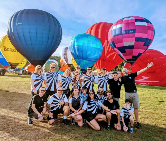 Shining bright tonight ✨ Day 2
We loved playing at an iconic home town event 🎈 Thank you @bristolballoon !!

Did you know❓
One of the B’s that inspired our name Bloco B came from the Bristol Balloon Fiesta suggested by our original Tam Director, Jessamy 🖤🤍

#bristolballonfiesta #bristolballoons #bristolballoonfestival #bristol #samba #blocob

@manley_matt  @ekricsoot @sararumanovac @tylerlouise123 @pa___mat @flying_teapot @grandadballs @giocosound @chico.salgado @rannahhichardson @henderbird @peterholthus