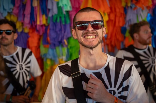 BANG BANG BANG 💥 

Some of the smiley happy people behind Bloco B’s beautiful Brazilian beats 🎶 

Shout out to our amazing drummers and Music Directors 🖤🤍 

More awesome photos from 📸: @bristolpicture 

Big thanks to all the crew at @valleyfest & @thejamjar_bristol for the invite to share what we love to do so much!!

#bangbangbang #brazilianbeats #smileyhappypeople #sambistas #valleyfest #valleyfest2024 #gertlush #thejamjar #thejamjarbristol #sambashowuk #sambashow #bristol247 #secretbristol #blocob #blocobsamba #blocobsambasdrumming #sambadrumming #sambauk #sambabristol #brasileirosembristol #brasileirosemuk #riosamba #braziliandrumming